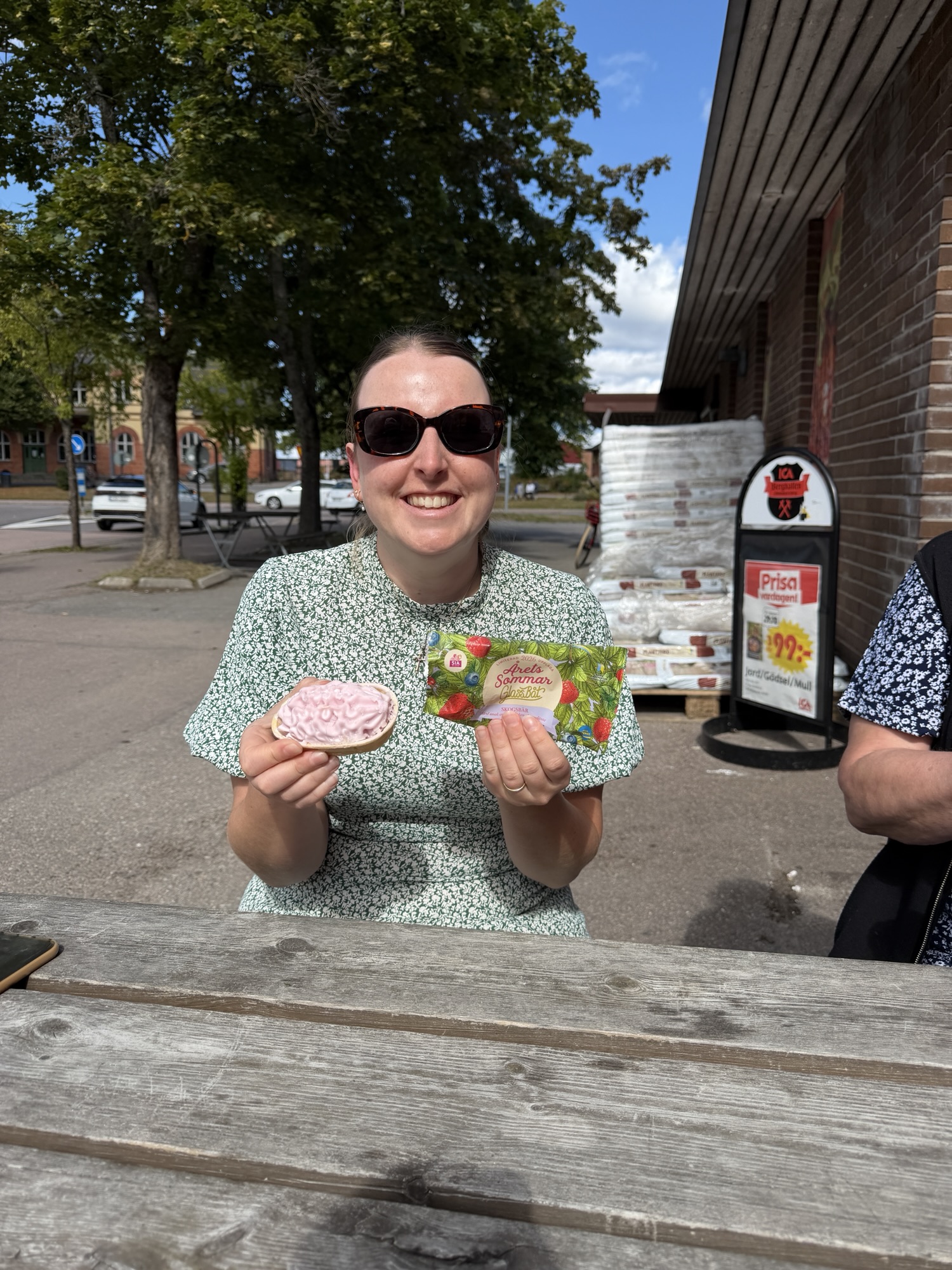 August 18 – Ice cream boats and family reunion